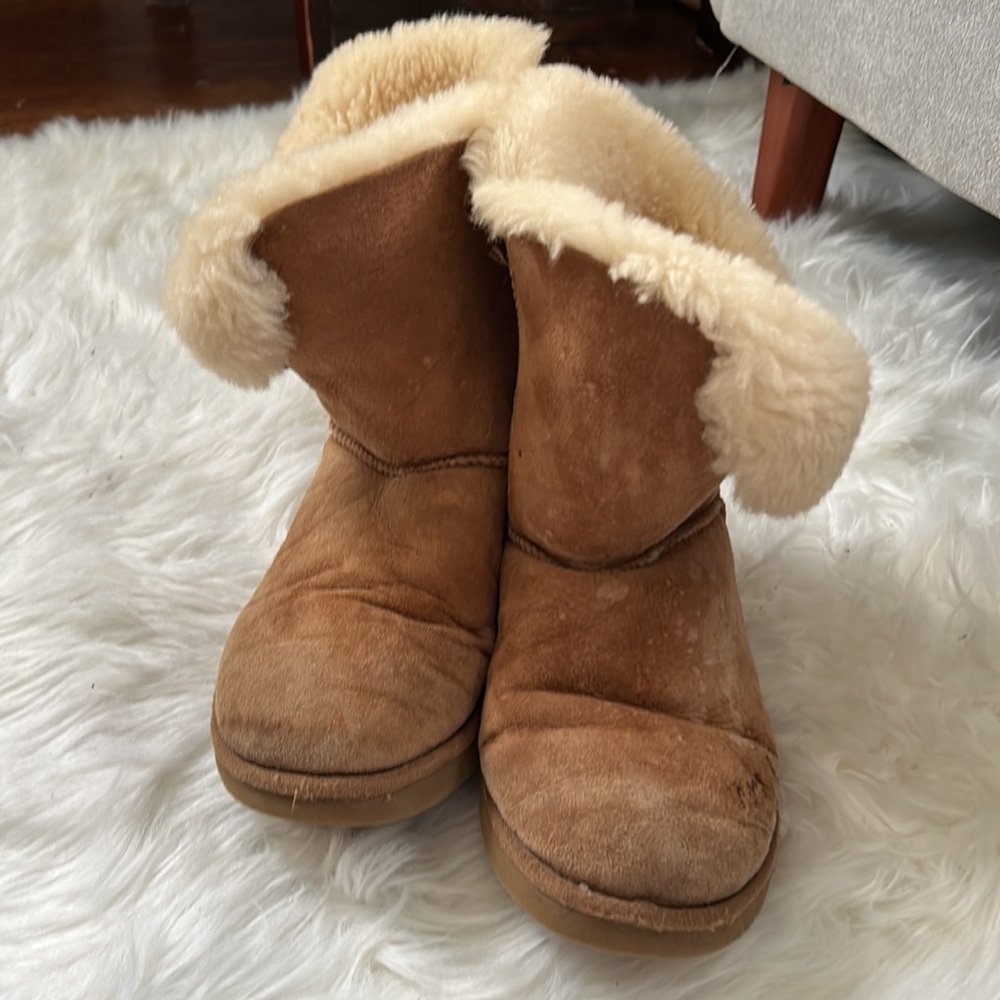 Button UGGS - Picture 10 of 11
